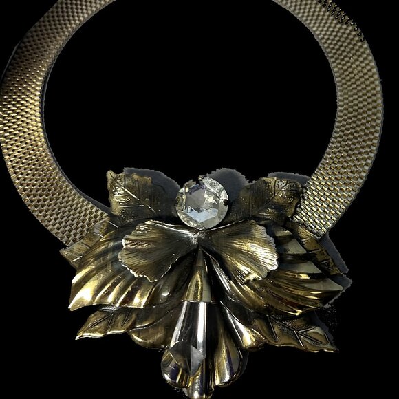 Jewelry - Gold/Bronzish Vintage Flowered Necklace